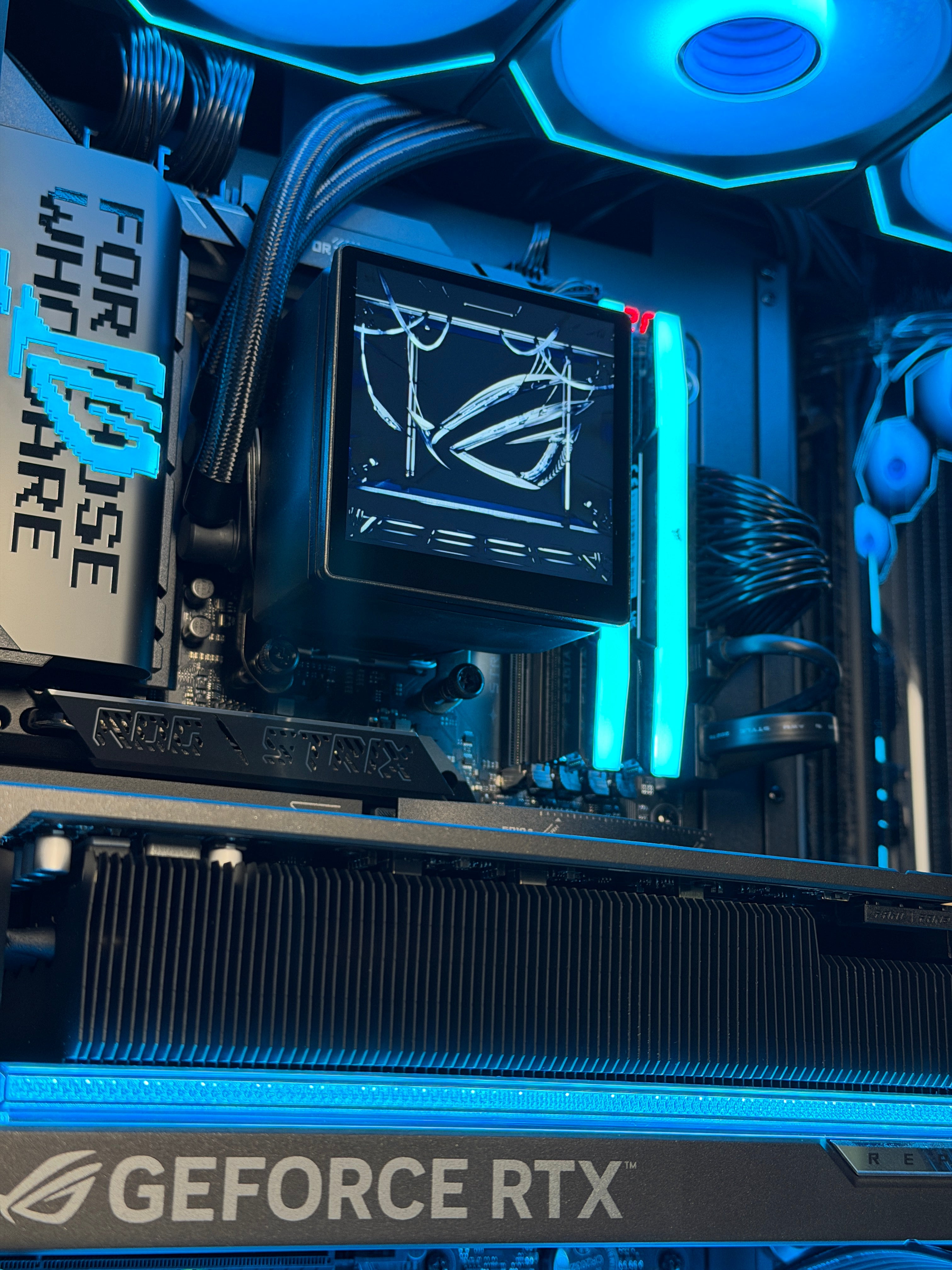 Astral Elite (5080 + 9800X3D + 48GB)