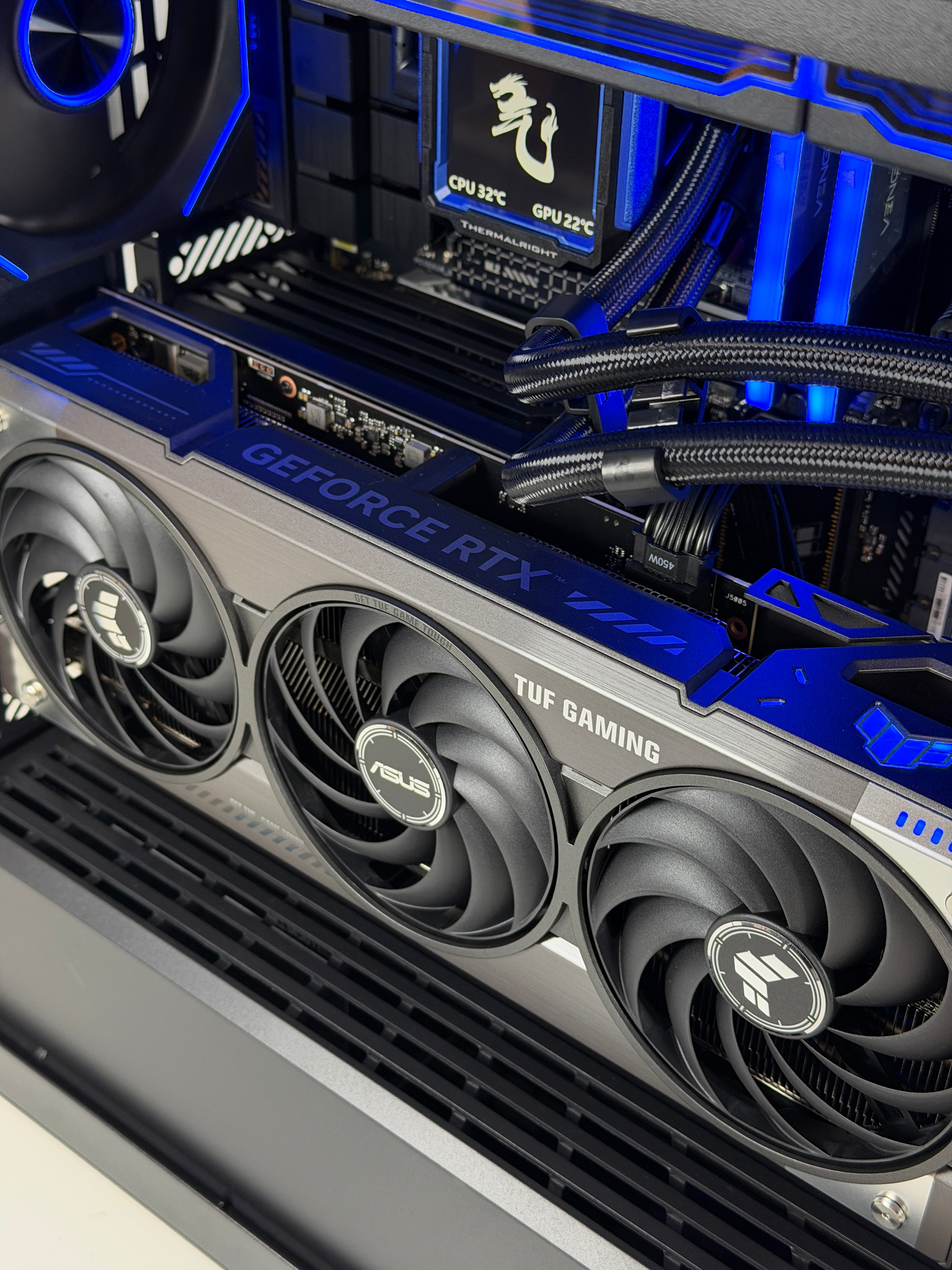 Y40 Pro (5070 + 7800X3D + 32GB) Gaming PC